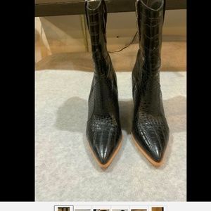Woman’s faux alligator point toe bootie cut out Chunky heel size 39 US 8